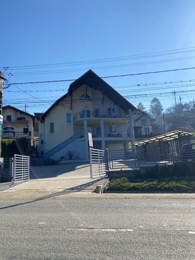 Отель Casa Alessias Вишеу-де-Сус Экстерьер фото